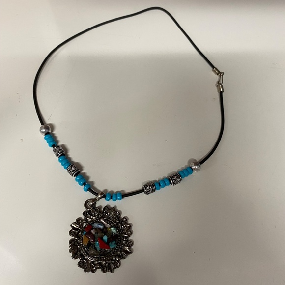 Beautiful necklace - Picture 2 of 5